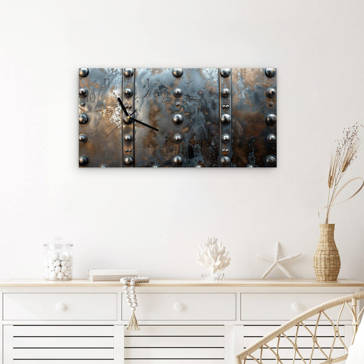 Wanduhr Metallstruktur aus Glas – Querformat 60 × 30 cm – Genietete Metallplatten mit Patina