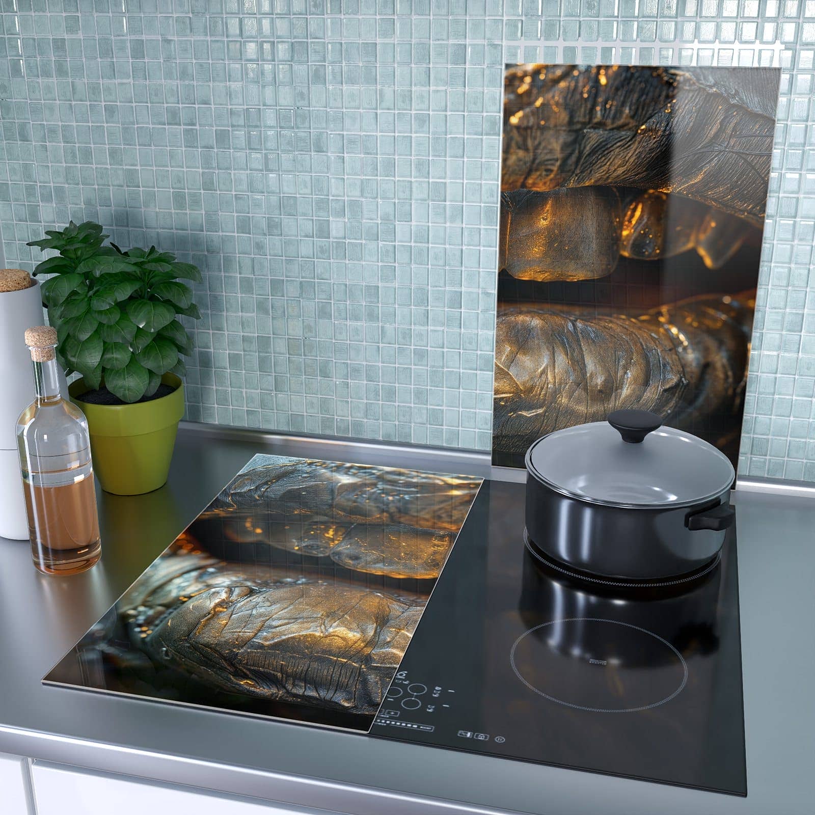 2-teilige Herdabdeckplatte mit Metallischer Mund-Motiv als Spritzschutz hinter dem Kochfeld
