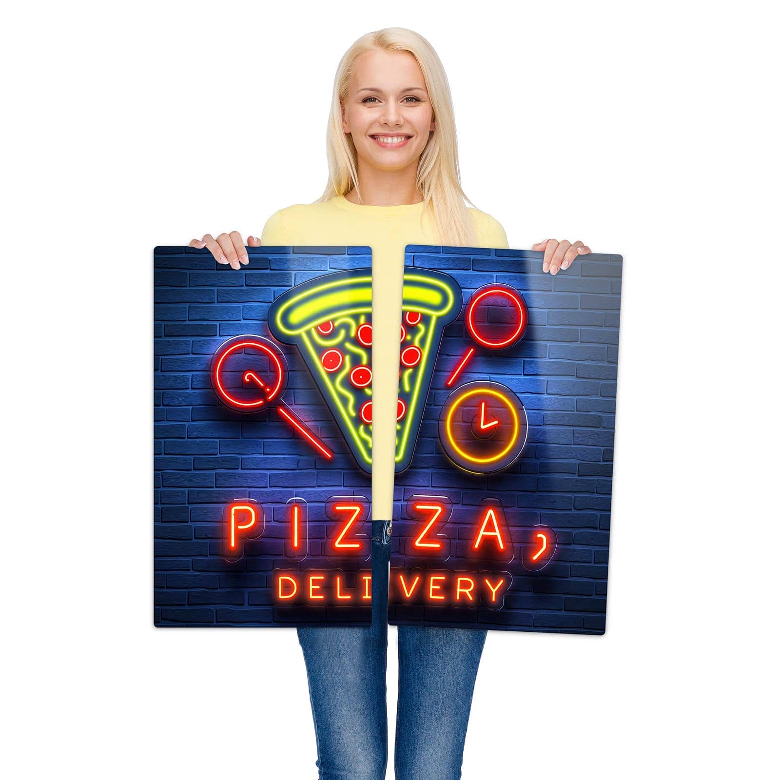 2-teilige Herdabdeckplatte mit Pizzalieferservice-Motiv wird zur Größendarstellung gehalten