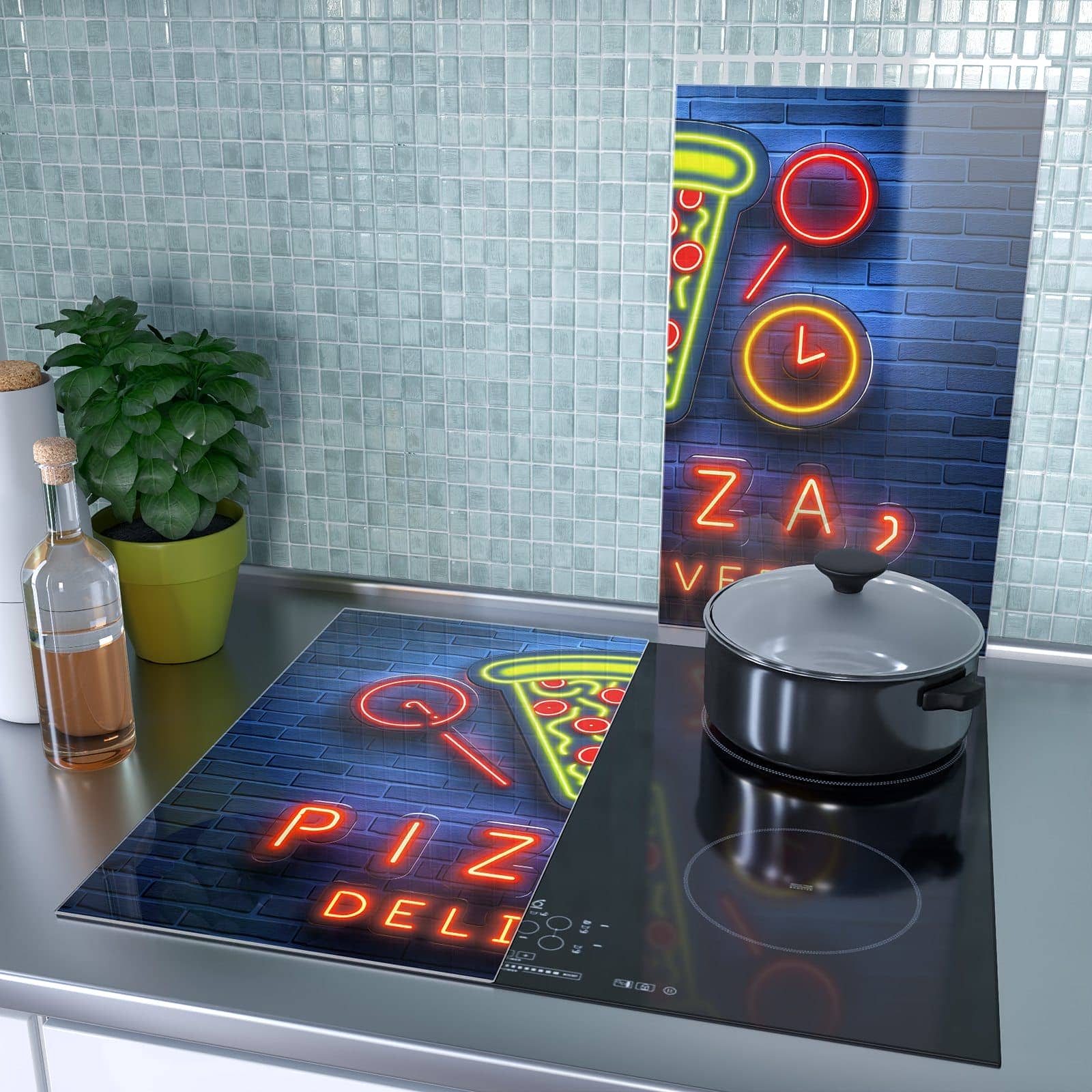 2-teilige Herdabdeckplatte für Induktion mit Pizzalieferservice-Motiv als Spritzschutz hinter dem Kochfeld