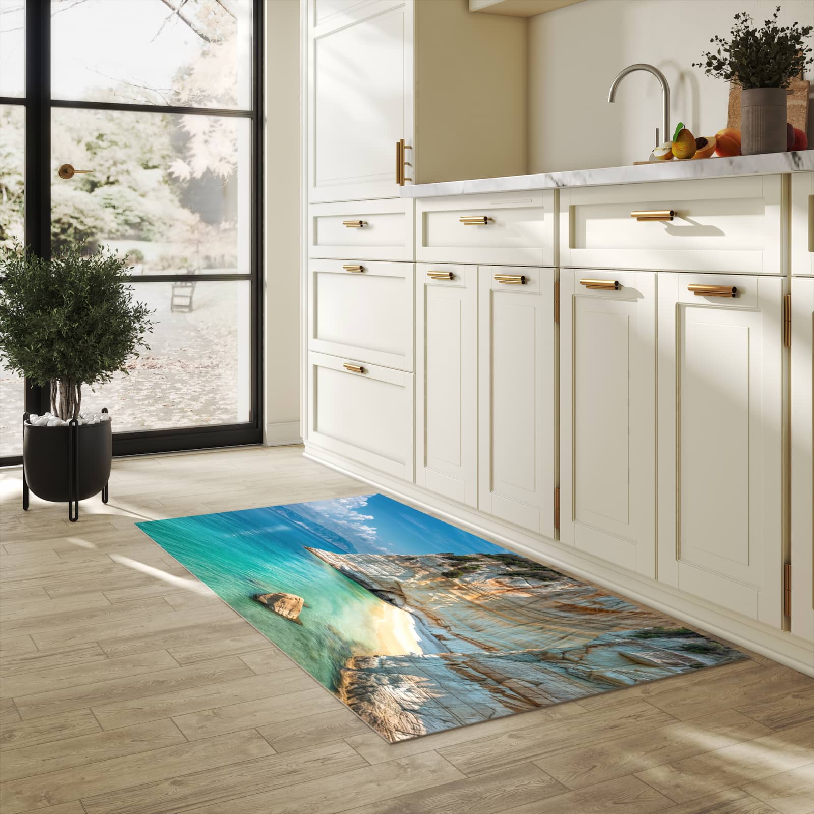 Geräuschdämpfender Küchenvorleger mit Motiv Küstenparadies in heller Küche