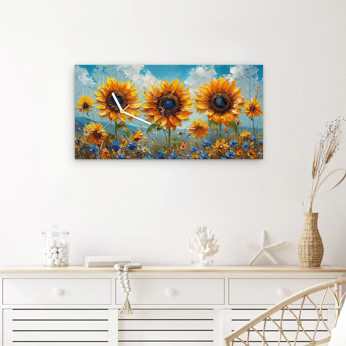 Wanduhr Sonnenblumenwiese aus Glas – Querformat 60 × 30 cm – Gemalte Sonnenblumen unter tiefblauem Himmel