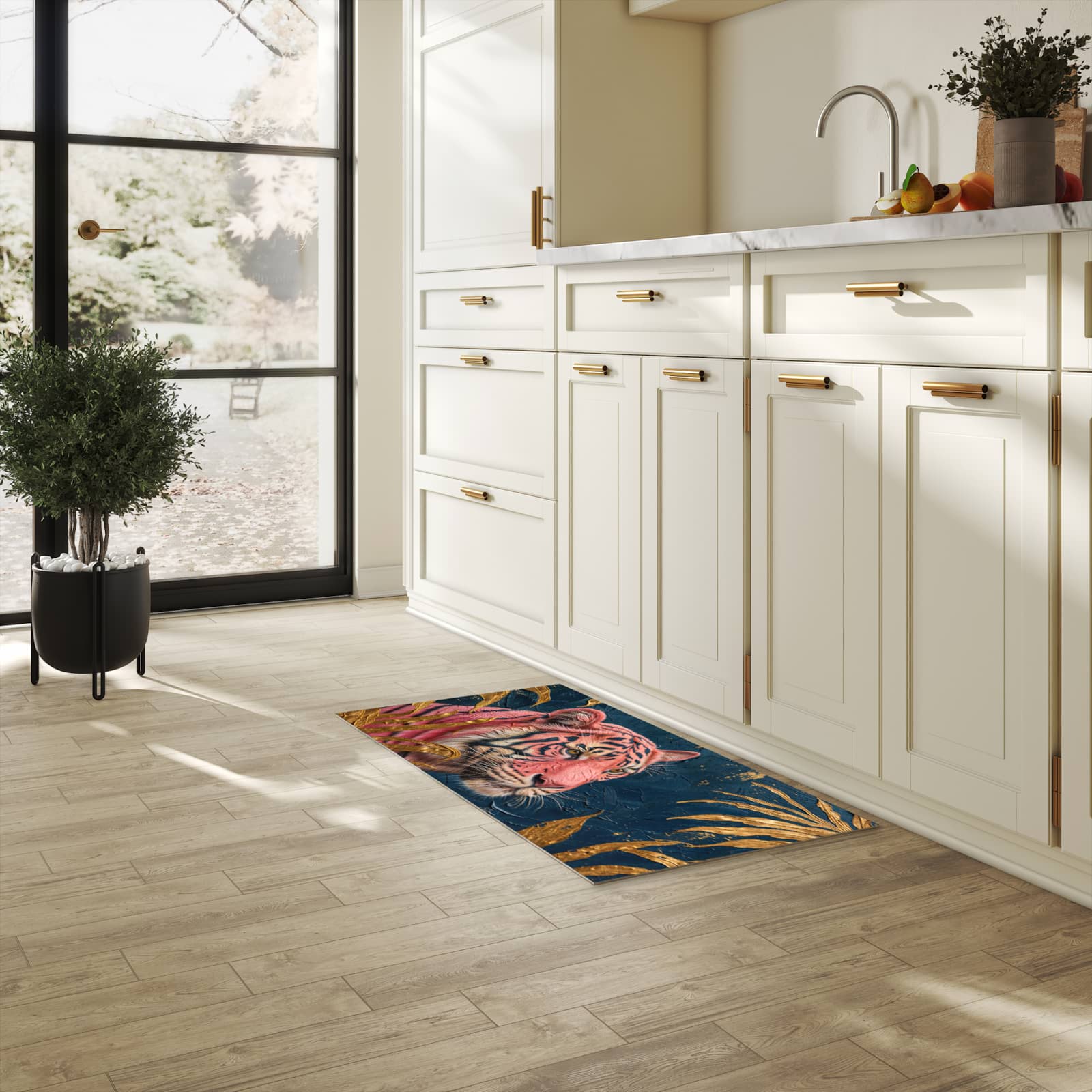 Schmutzabweisender Teppichläufer mit Motiv Tiger Porträt in heller Küche