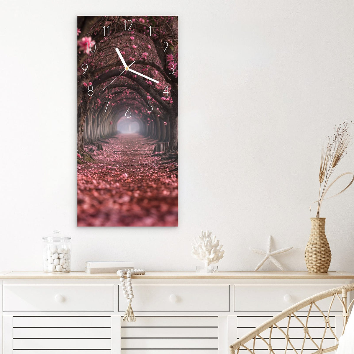 Wanduhr Blütenweg aus Glas – Tunnel aus rosa Blütenbäumen
