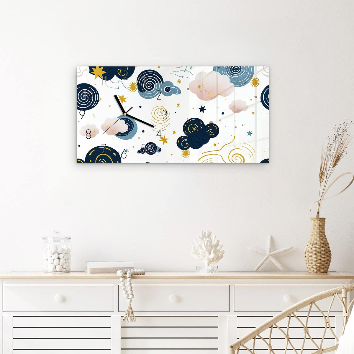 Wanduhr Wirbelwolken Design aus Glas – Querformat 60 × 30 cm – Blaue Wolken, Spiralen und Sterne