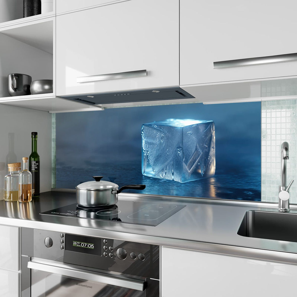 Küchenrückwand aus Glas Blauer Eiswürfel im Hochformat als Spritzschutz hinter dem Kochfeld, über dem Fliesenspiegel montiert