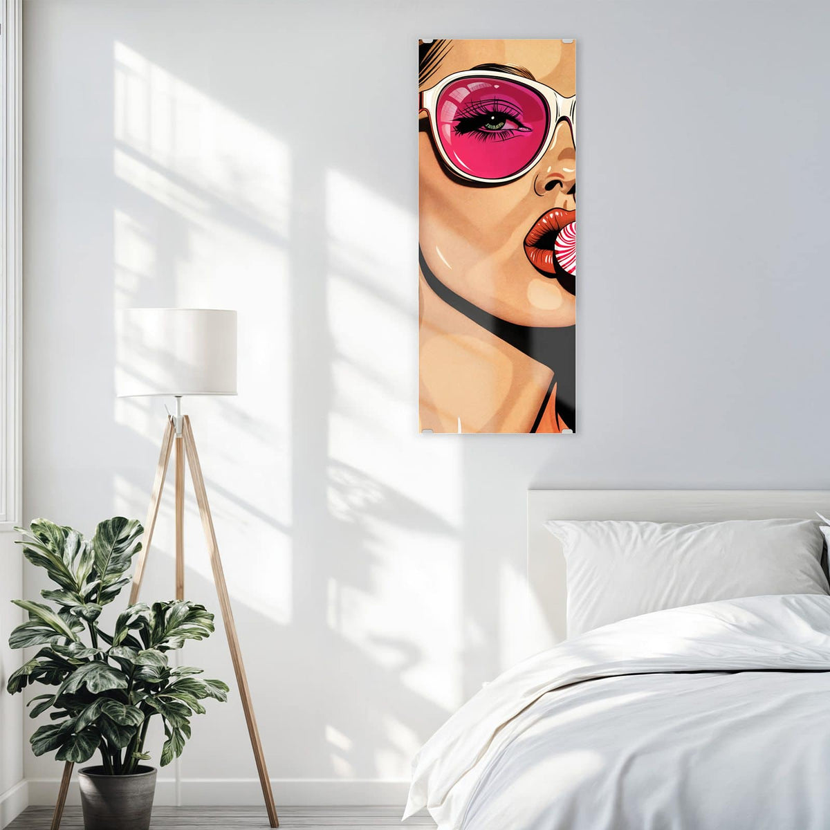 Wandbild aus Glas Pinke Sonnenbrille über einem Bett im hellen Schlafzimmer