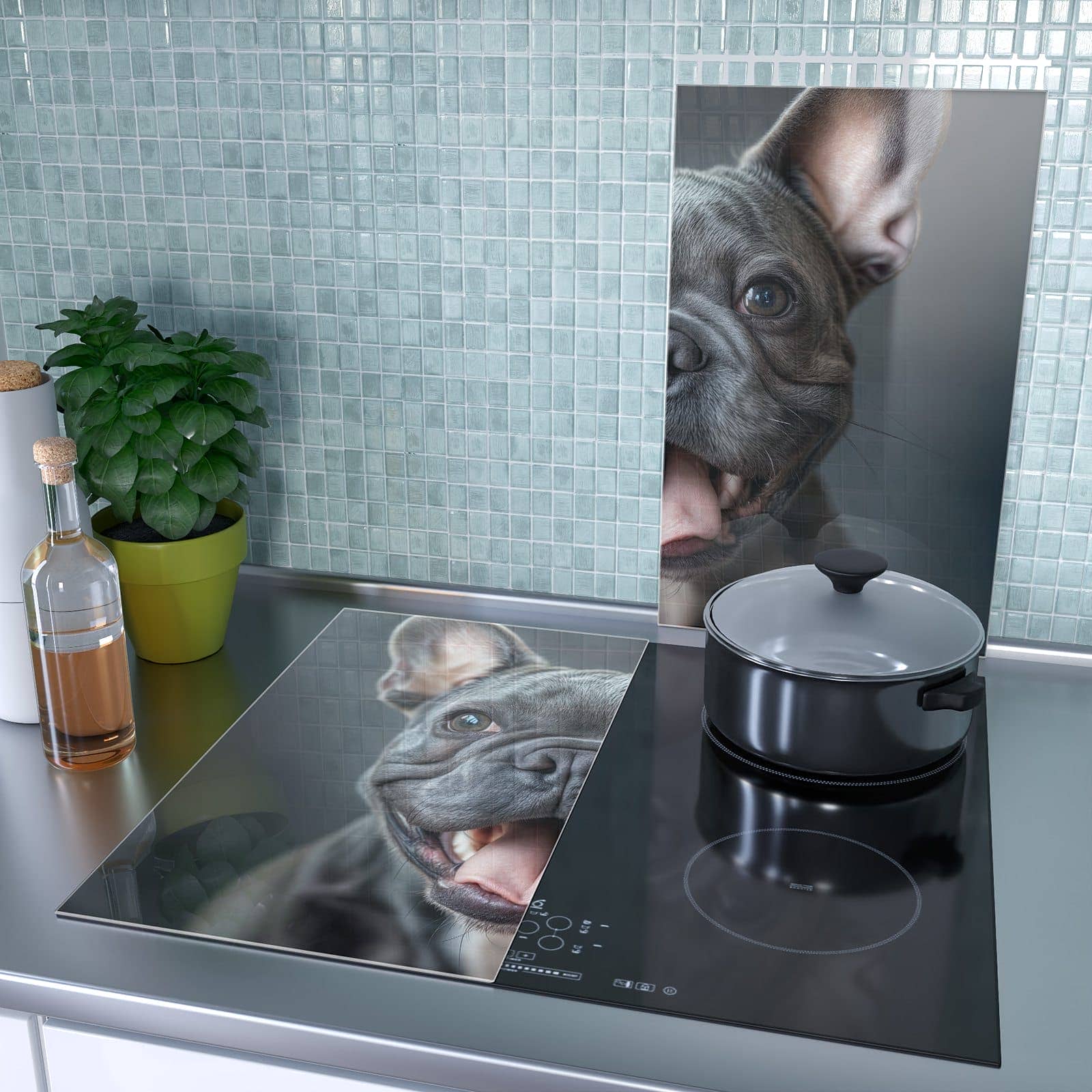 2-teilige Herdabdeckplatte mit Lachender Hund-Motiv als Spritzschutz hinter dem Kochfeld