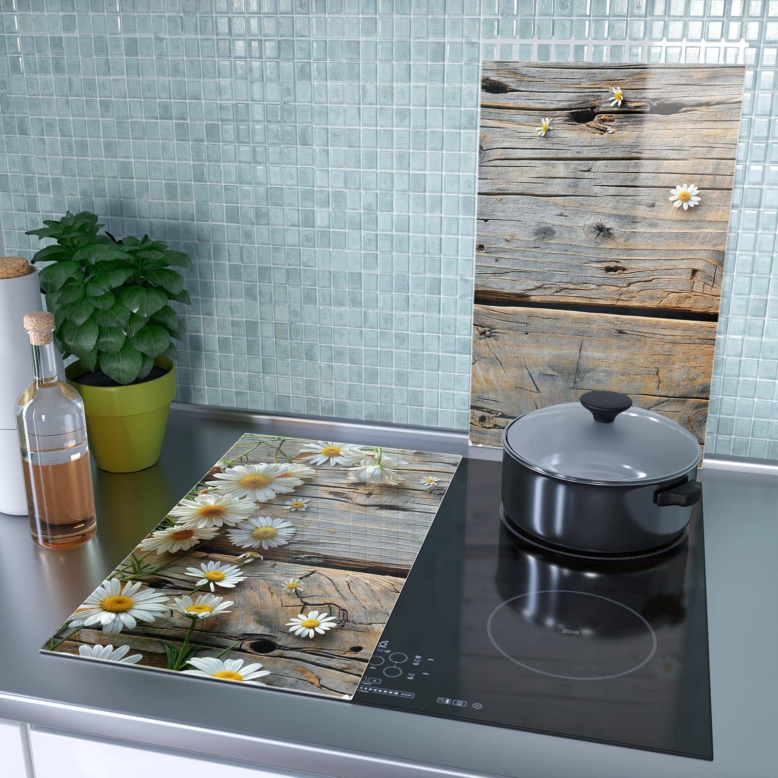 2-teilige Herdabdeckplatte mit Holz und Gänseblümchen-Motiv als Spritzschutz hinter dem Kochfeld