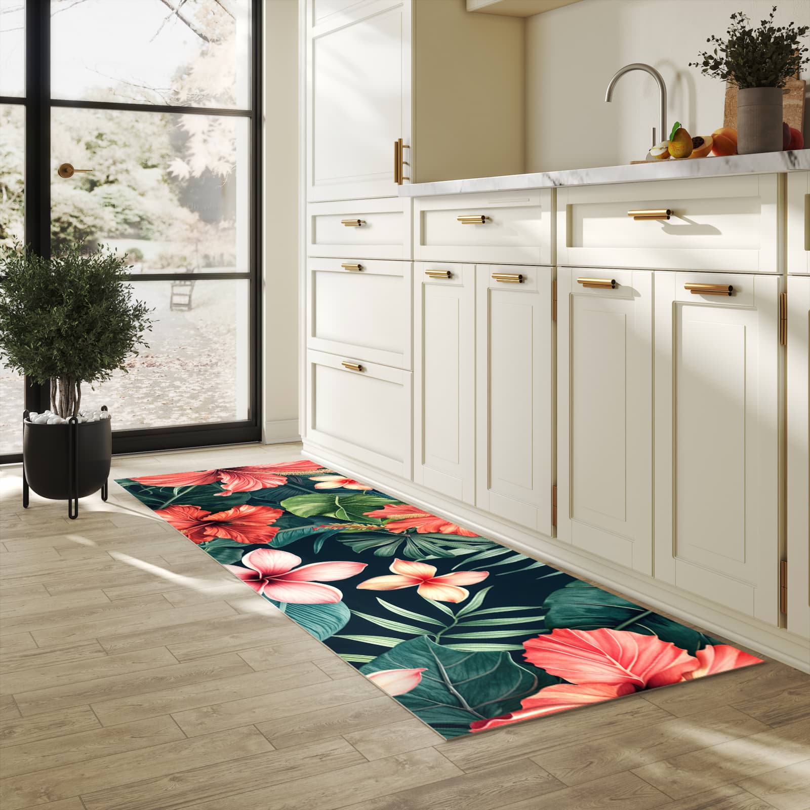 Farbbeständiger waschbarer Küchenteppich mit Motiv Tropenblumen in heller Küche