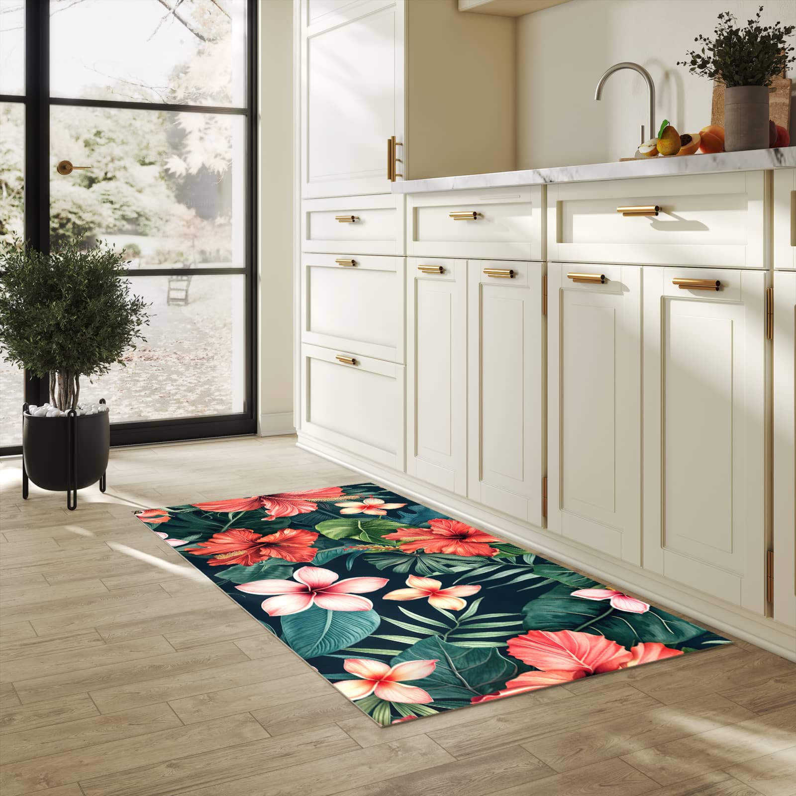 Zeitsparender waschbarer Küchenteppich mit Motiv Tropenblumen in heller Küche