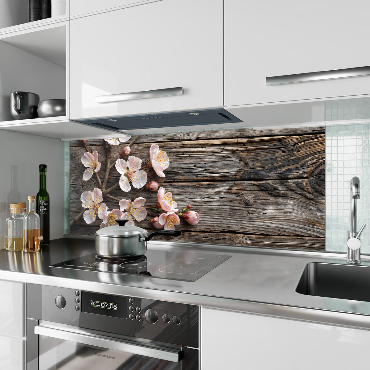 Küchenrückwand aus Glas Blüten auf Grauholz im Hochformat als Spritzschutz hinter dem Kochfeld, über dem Fliesenspiegel montiert