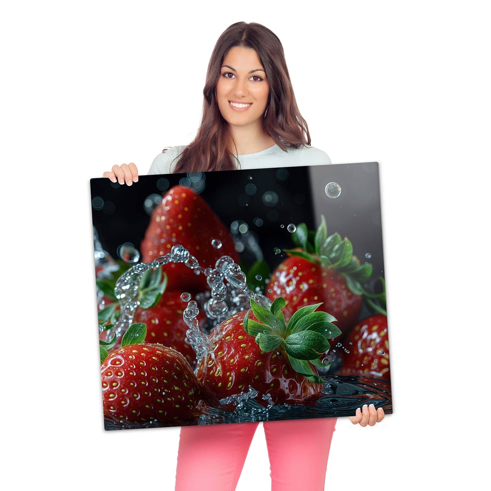 Herdplattenabdeckung mit Frische Erdbeeren Korb-Motiv wird zur Größendarstellung gehalten
