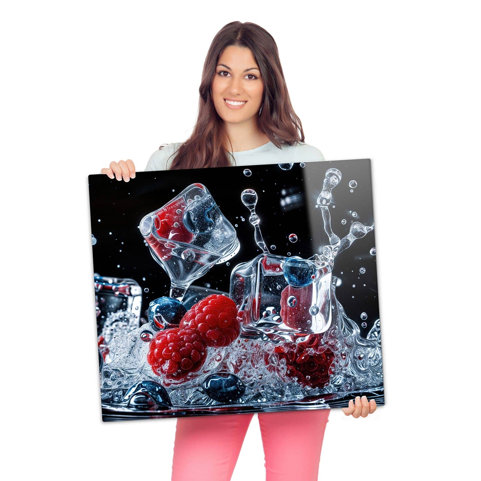 Herdabdeckplatte für Ceranfeld mit Beeren Eiswürfel-Motiv wird zur Größendarstellung gehalten