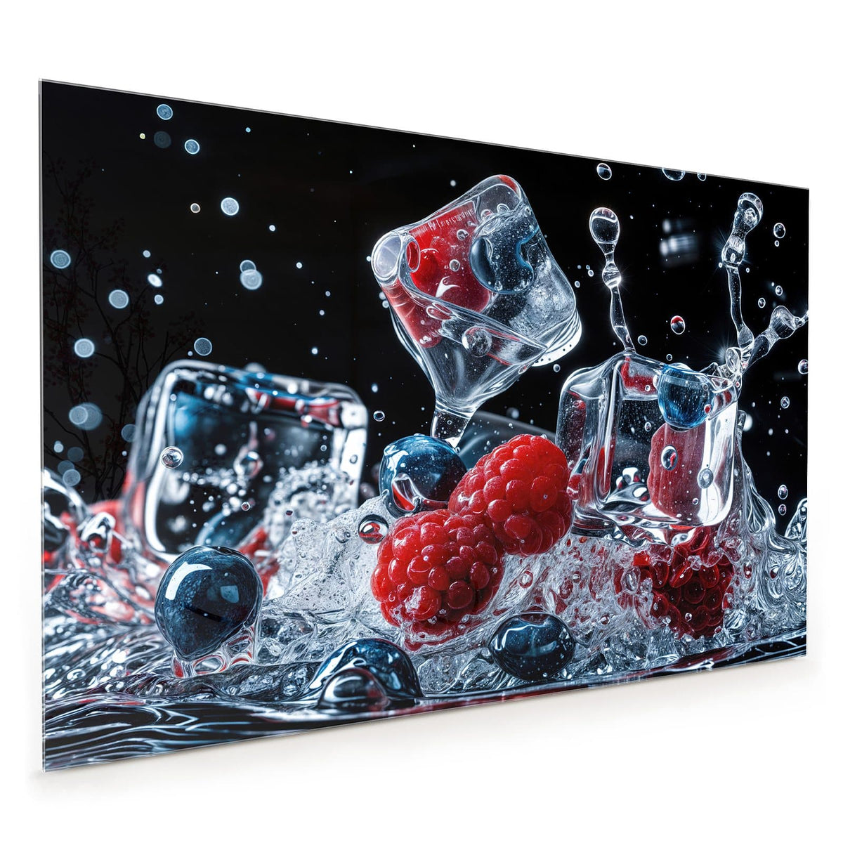 Küchenrückwand aus Glas im Hochformat mit Motiv Eisgekühlte Beeren: Himbeeren und Blaubeeren mit Eiswürfeln im Wasserspritzer vor schwarzem Grund