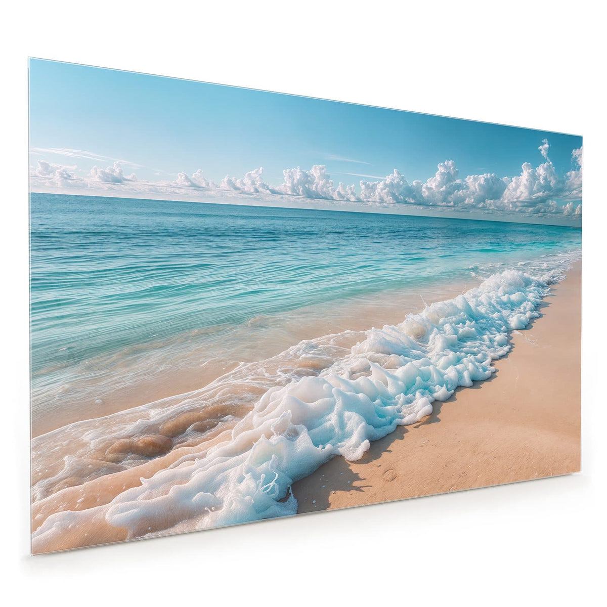 Küchenrückwand aus Glas im Hochformat mit Motiv Wolken über Türkismeer: Türkises Meer unter blauem Himmel mit weißen Quellwolken, Schaumband auf hellem Sand