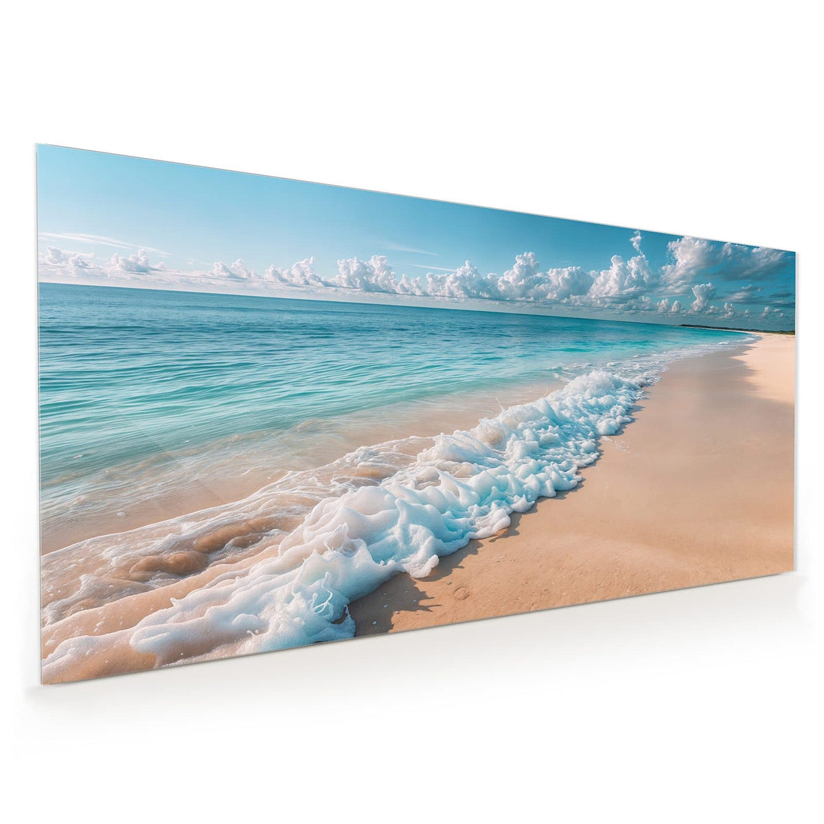 Küchenrückwand aus Glas im Hochformat mit Motiv Wolken über Türkismeer: Türkises Meer unter blauem Himmel mit weißen Quellwolken, Schaumband auf hellem Sand