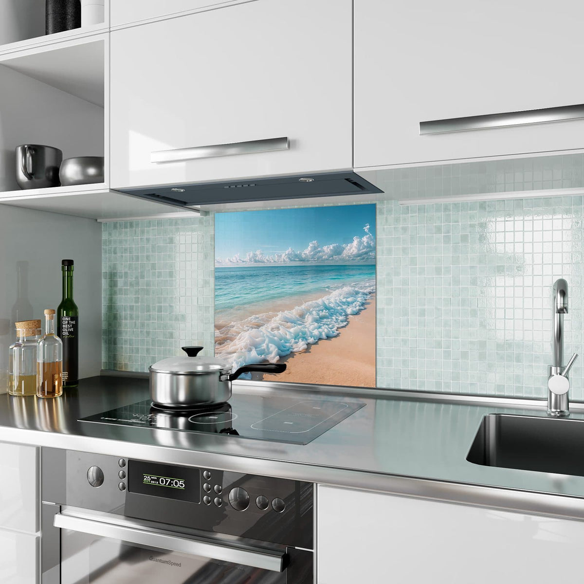Küchenrückwand aus Glas Wolken über Türkismeer im quadratischen Format als Spritzschutz hinter dem Kochfeld, über dem Fliesenspiegel montiert
