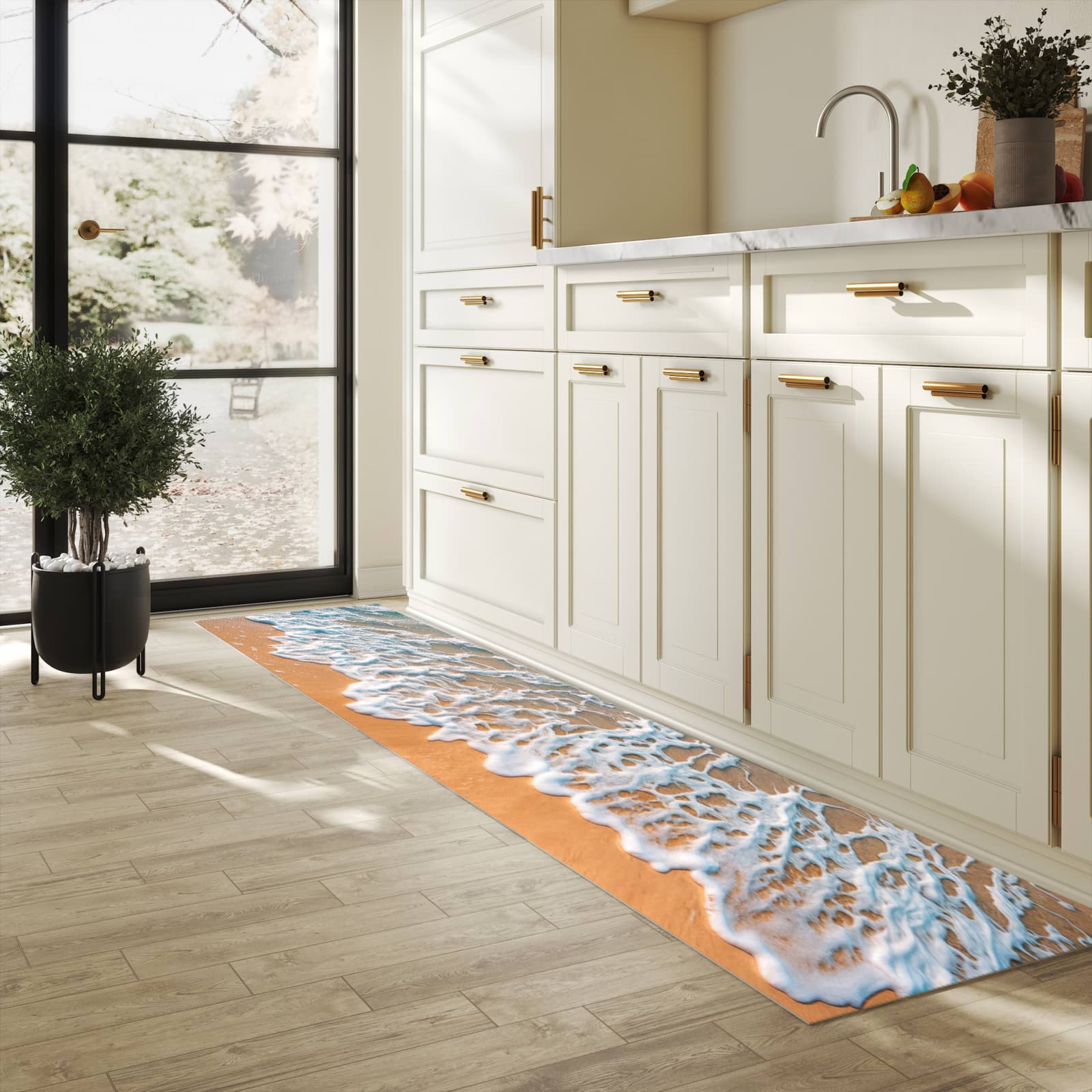 Strapazierfähiger dünner Küchenteppich mit Motiv Strand und Wellen in heller Küche