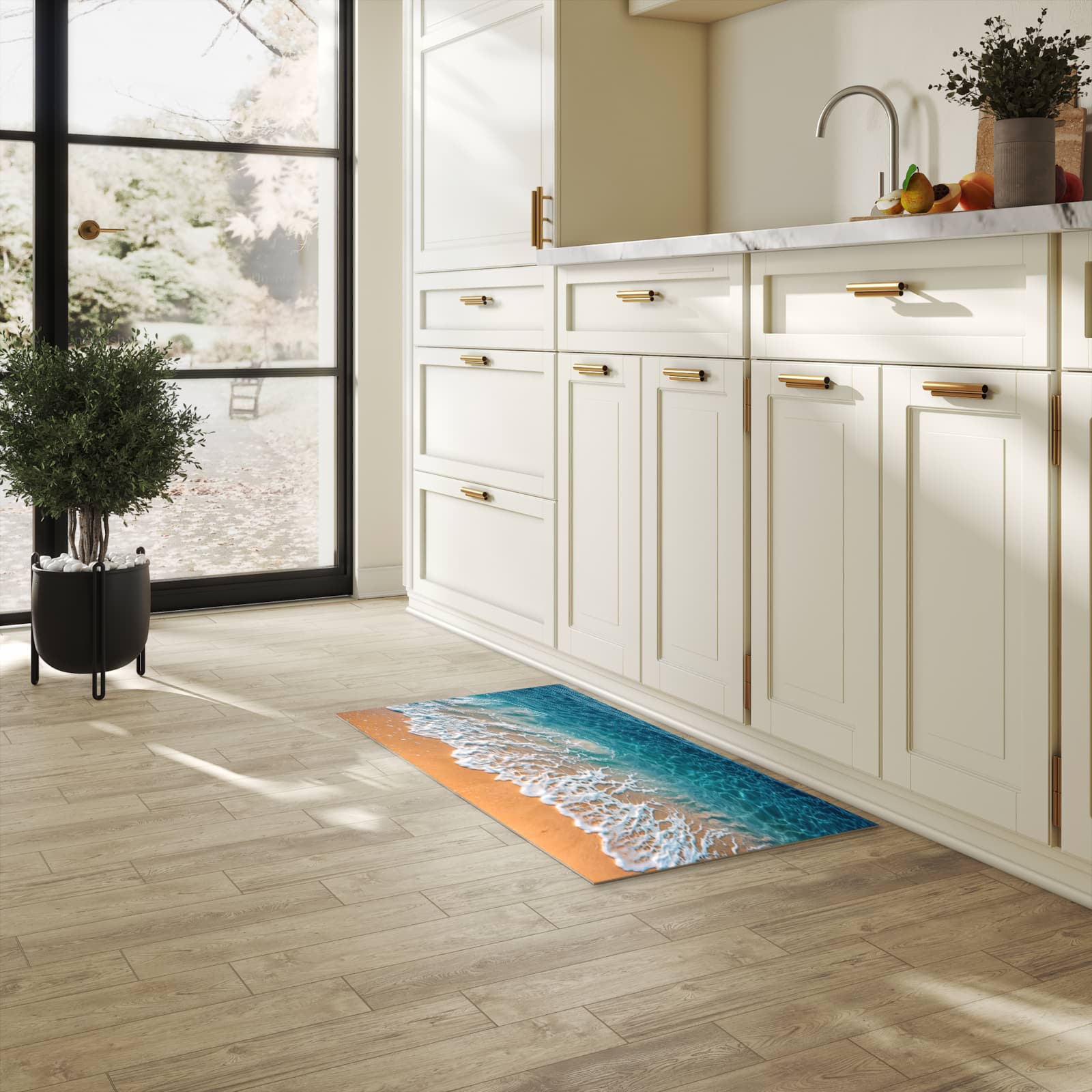 Komfortabler langer Teppich mit Motiv Strand und Wellen in heller Küche