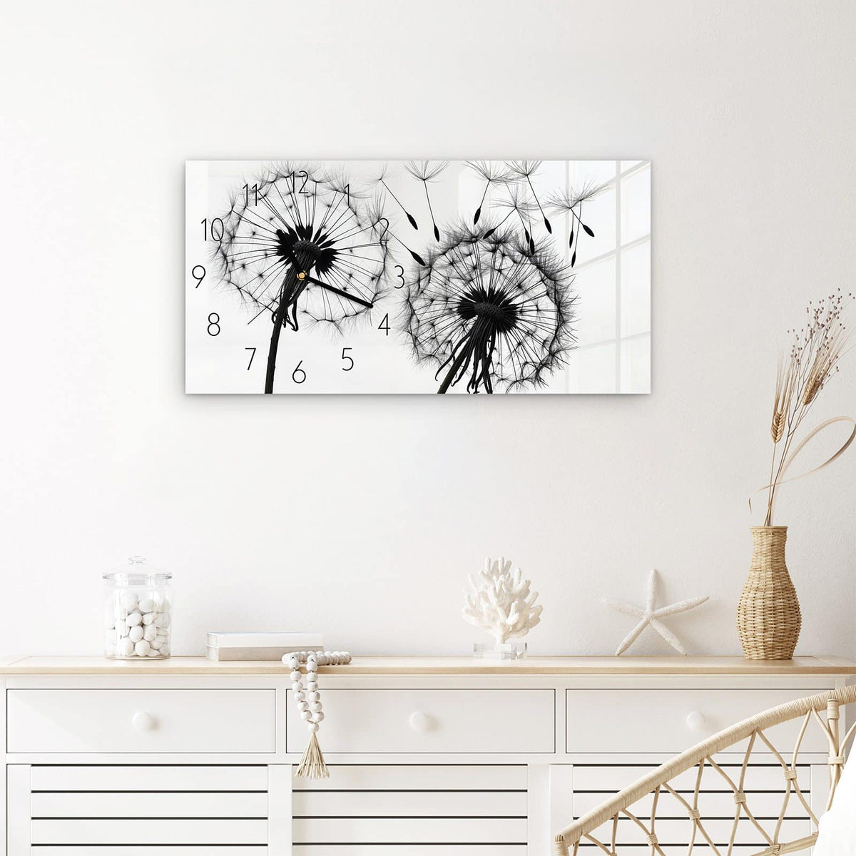 Wanduhr Pusteblumen aus Glas – Querformat 60 × 30 cm – Pusteblumen in Schwarz-Weiß