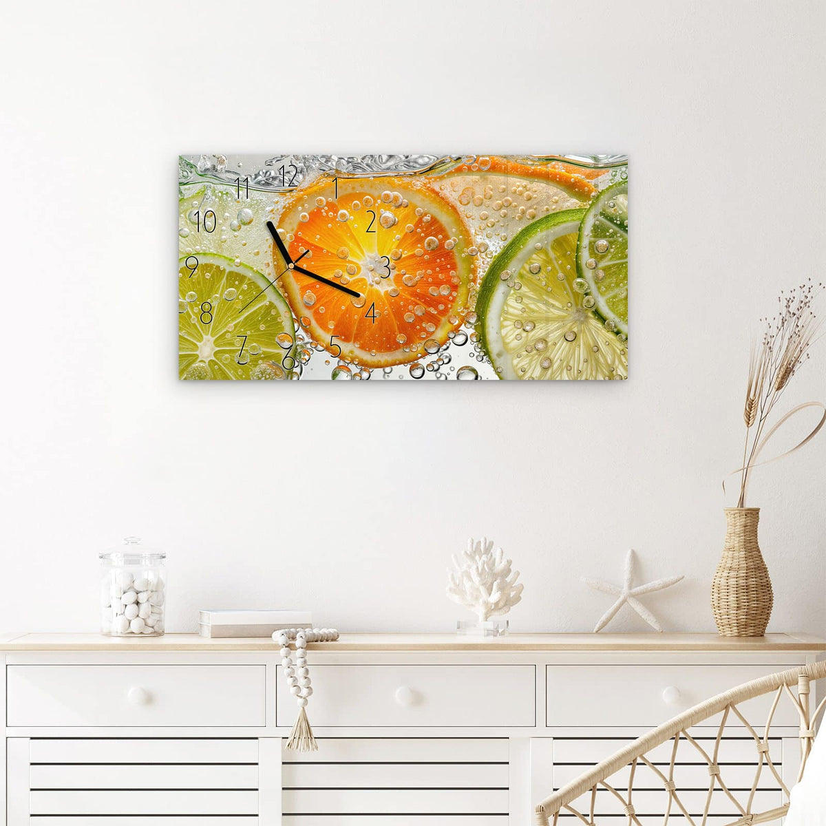 Wanduhr Frucht Spritzer aus Glas – Querformat 60 × 30 cm – Zitrusscheiben mit perlenden Tropfen