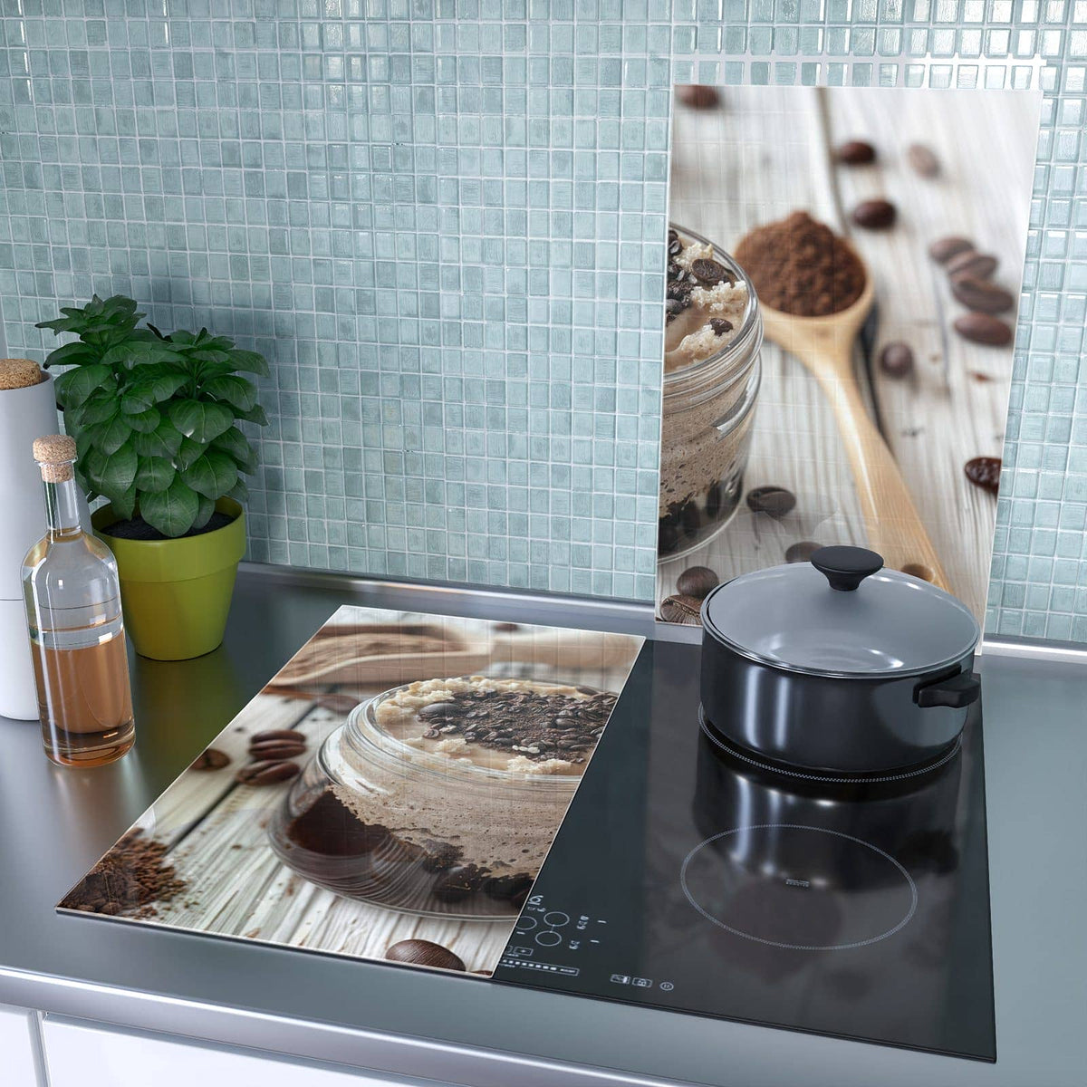 2-teilige Herdabdeckplatte mit Kaffeedessert Glas-Motiv als Spritzschutz hinter dem Kochfeld
