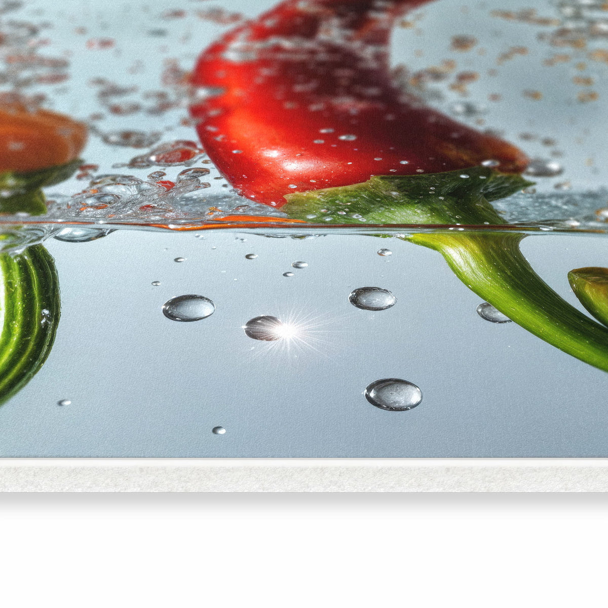 Feuchtigkeitsresistenter waschbarer Küchenteppich mit Motiv In Wasser Paprika in seitlicher Ansicht