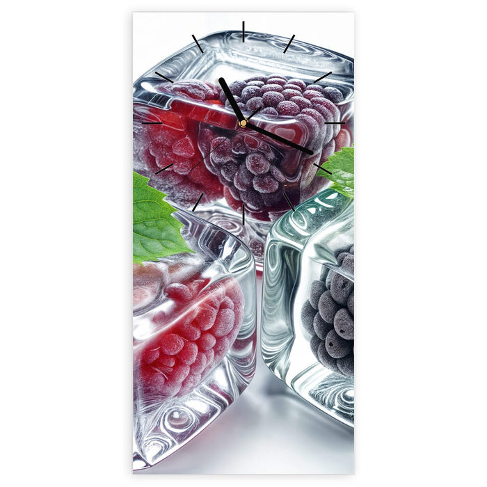 Wanduhr Eiswürfel Beerenmix aus Glas – Hochformat 30 × 60 cm mit Ziffernblatt Linie