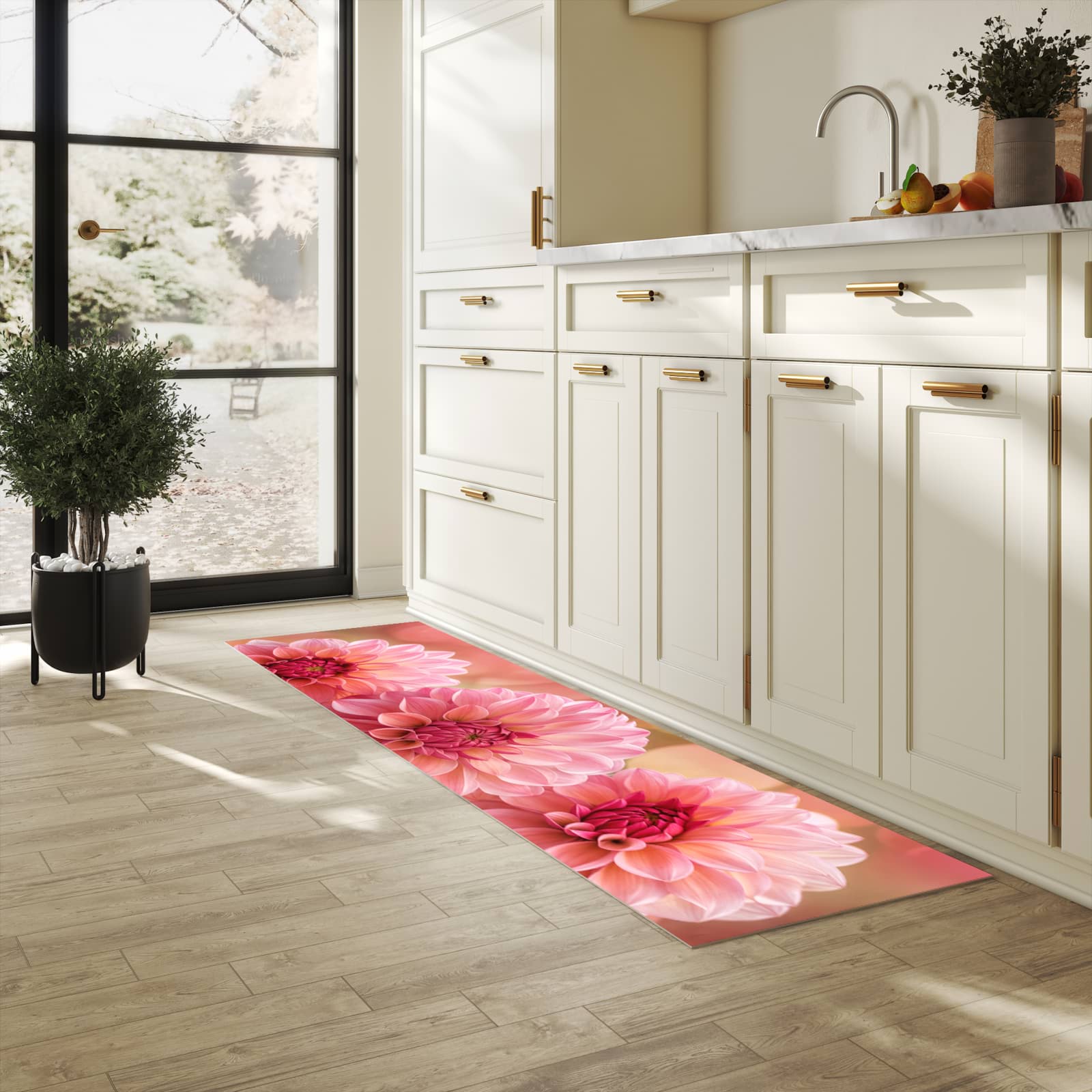 Langlebiger Teppich für die Küche mit Motiv Drei Blumenblüten in heller Küche