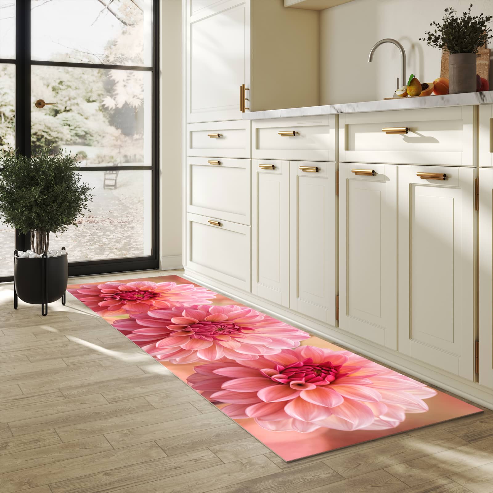 Farbbeständiger Küchenläufer mit Motiv Drei Blumenblüten in heller Küche