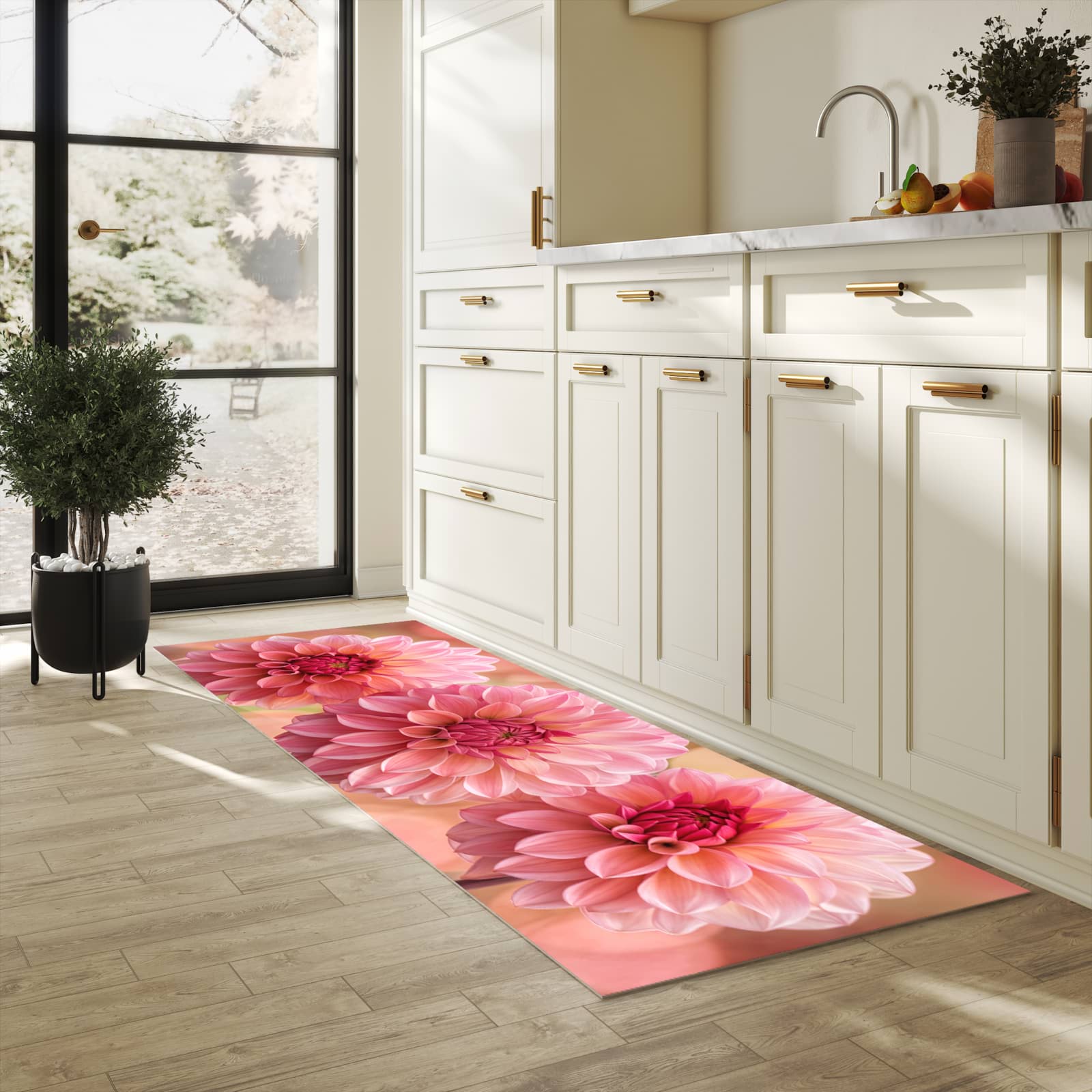 Bodenschonender Läufer für die Küche mit Motiv Drei Blumenblüten in heller Küche