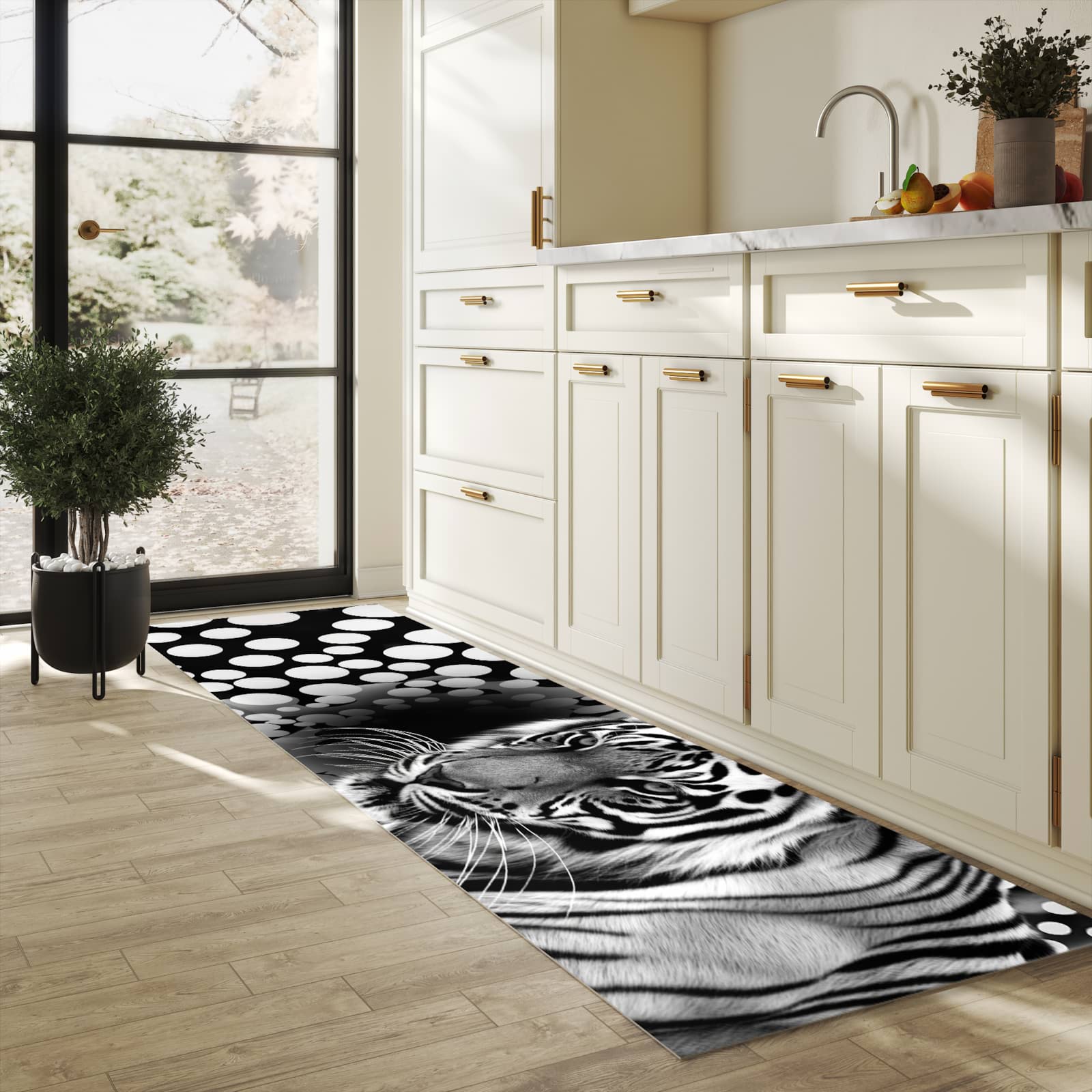 Rutschhemmender Küchenläufer mit Motiv Tigerpunkte in heller Küche