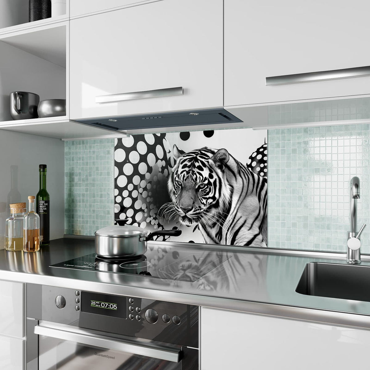 Küchenrückwand aus Glas Tiger und Kreise im Hochformat als Spritzschutz hinter dem Kochfeld, über dem Fliesenspiegel montiert