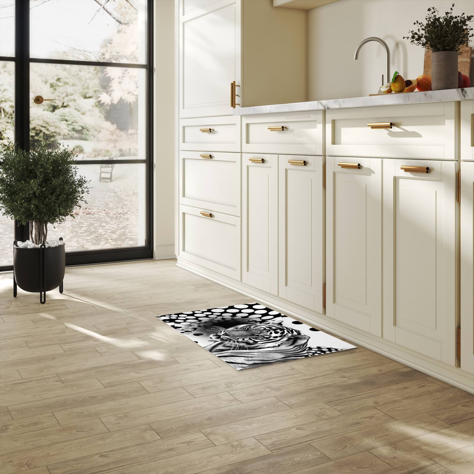 Langlebiger Küchenläufer mit Motiv Tigerpunkte in heller Küche