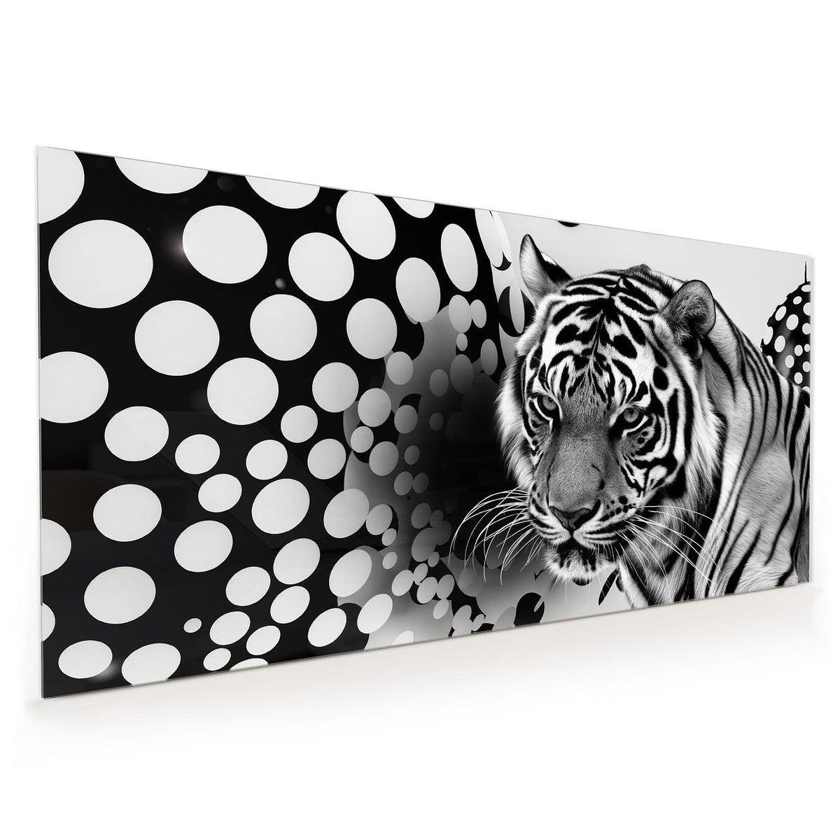 Küchenrückwand aus Glas im Hochformat: Schwarz-weißer Tigerkopf neben großen schwarzen und weißen Kreisen