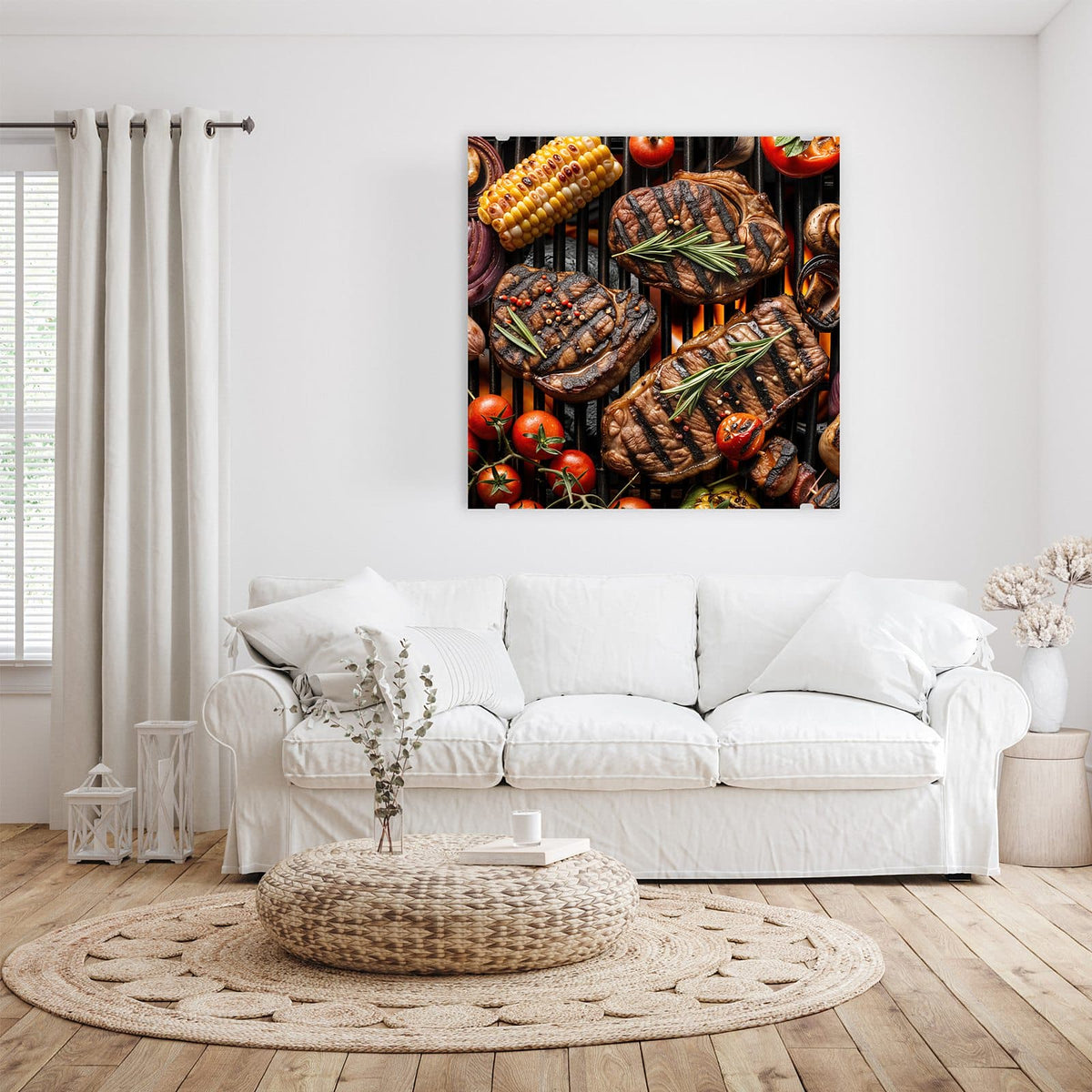 Glasbild Steaks und Grillgemüse an der Wand – Drei Steaks mit Rosmarin auf dem Grillrost, dazu Maiskolben, Tomaten, Champignons und rote Zwiebeln