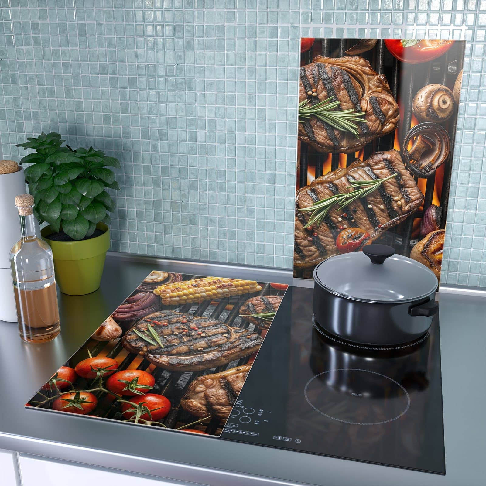 2-teilige Herdabdeckung für Induktionsfeld mit Sanfte Grillplatte-Motiv als Spritzschutz hinter dem Kochfeld