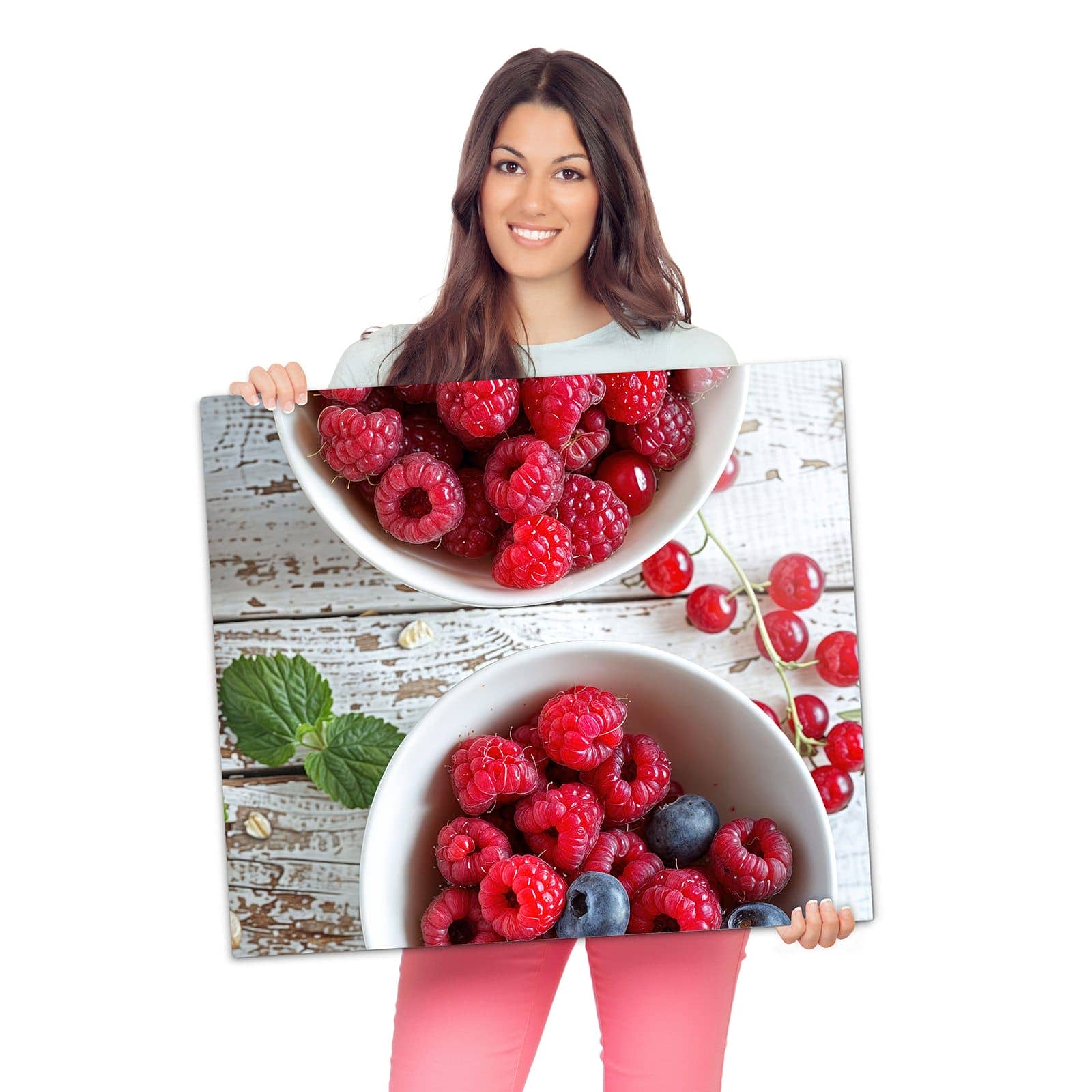 Herdabdeckplatte mit Himmlische Beeren-Motiv wird zur Größendarstellung gehalten