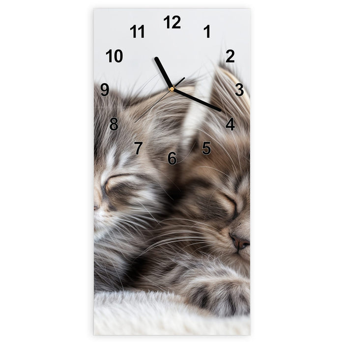 Wanduhr Schlafende Kätzchen aus Glas – Hochformat 30 × 60 cm mit Ziffernblatt Modern