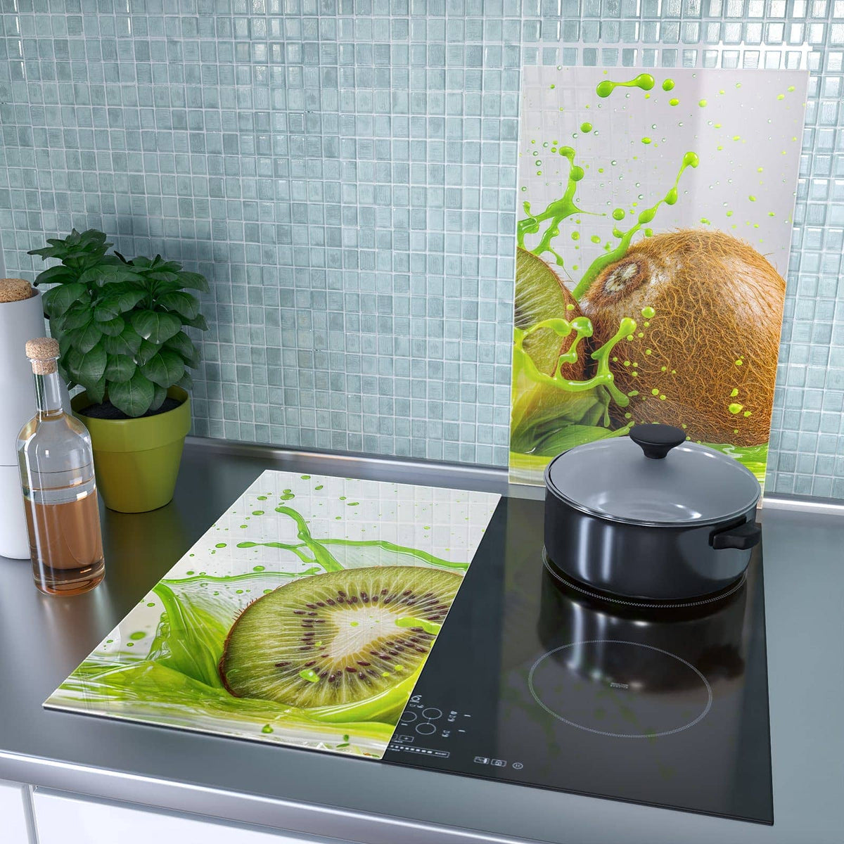2-teilige Herdabdeckplatten für Ceranfeld mit Kiwi Spritzer-Motiv als Spritzschutz hinter dem Kochfeld
