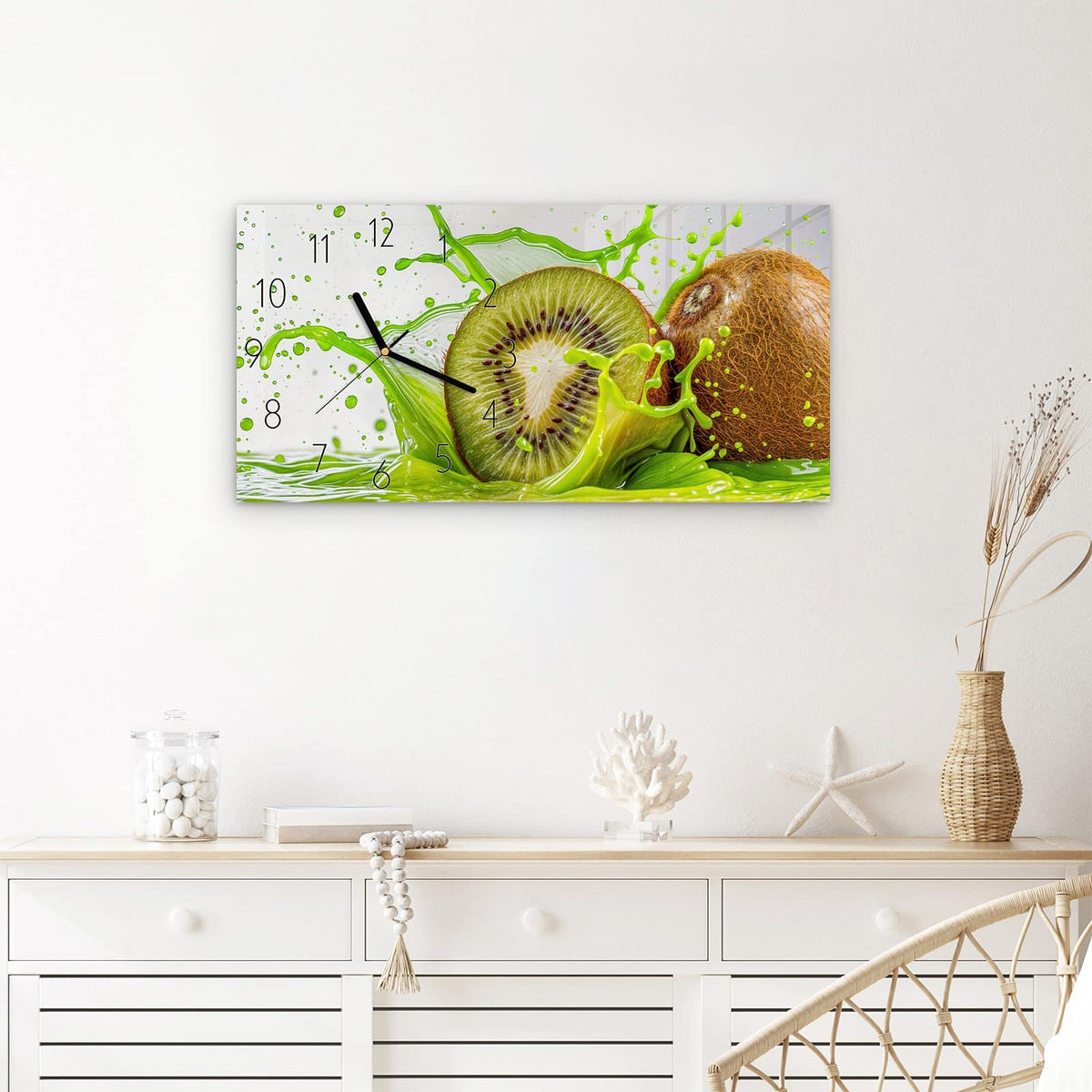Wanduhr Kiwi Spritzer aus Glas – Querformat 60 × 30 cm – Kiwi im grünen Spritzer