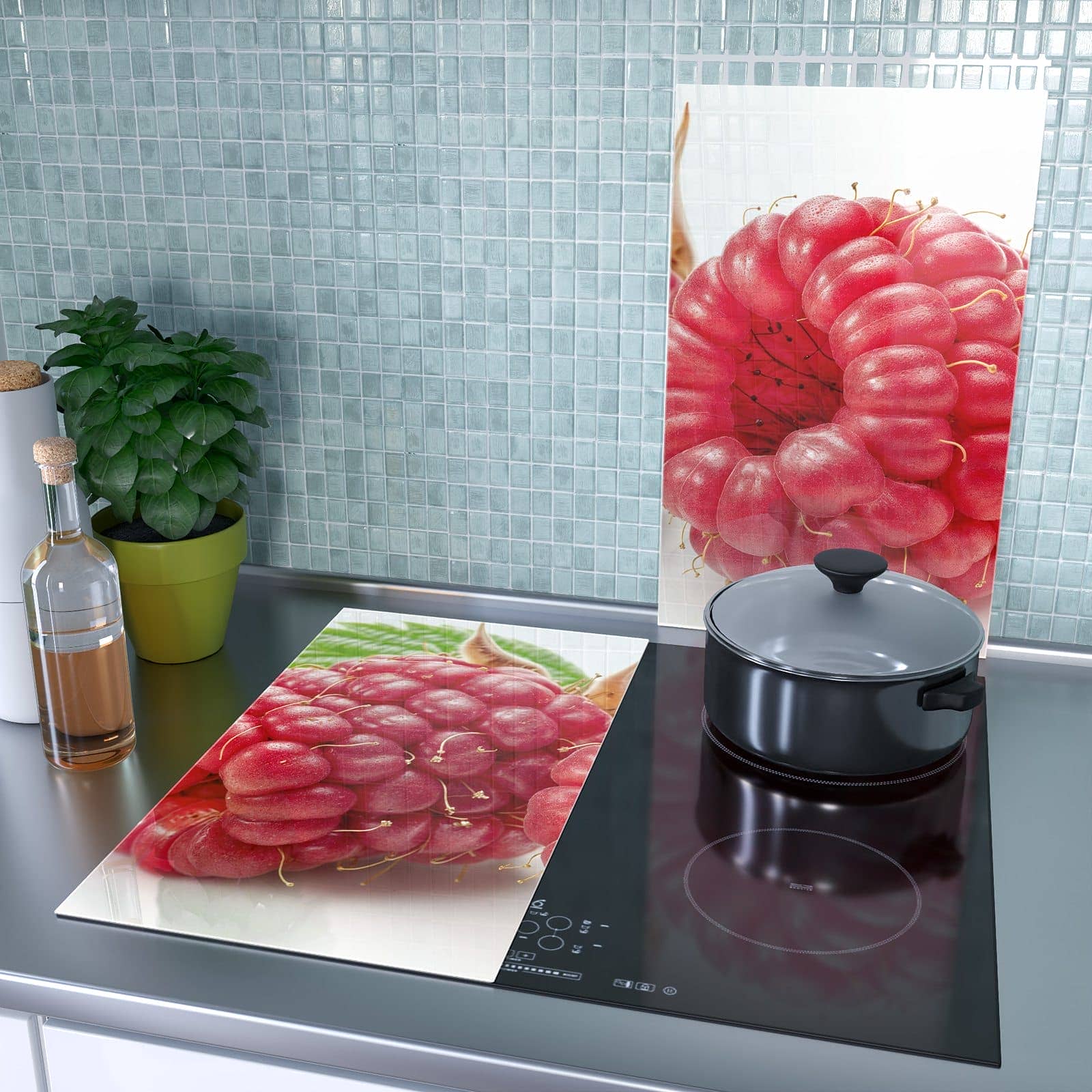 1-teilige Herdabdeckplatte Induktion mit Himbeerenblatt-Motiv als Spritzschutz hinter dem Kochfeld
