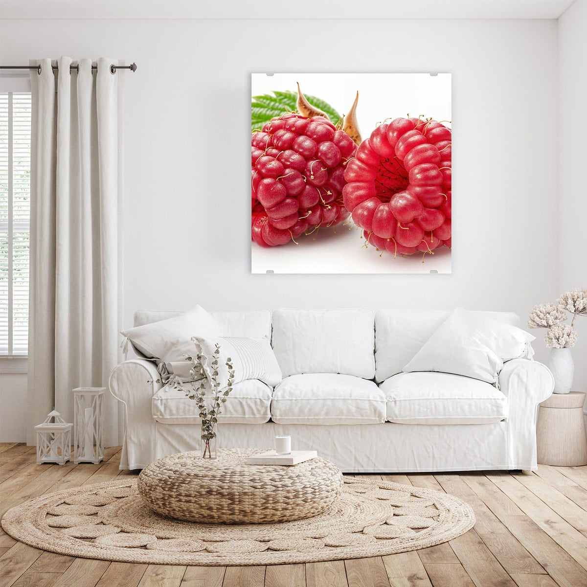 Glasbild Surreale Himbeeren an der Wand – Zwei überdimensionale, glasig rote Himbeeren mit langen Griffeln, dahinter ein grünes Blatt und eine trockene Hülse auf Weiß