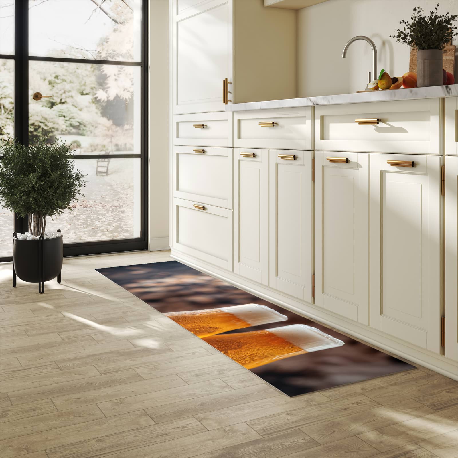 Rutschfester Küchenteppich mit Motiv Bier auf Holz in heller Küche