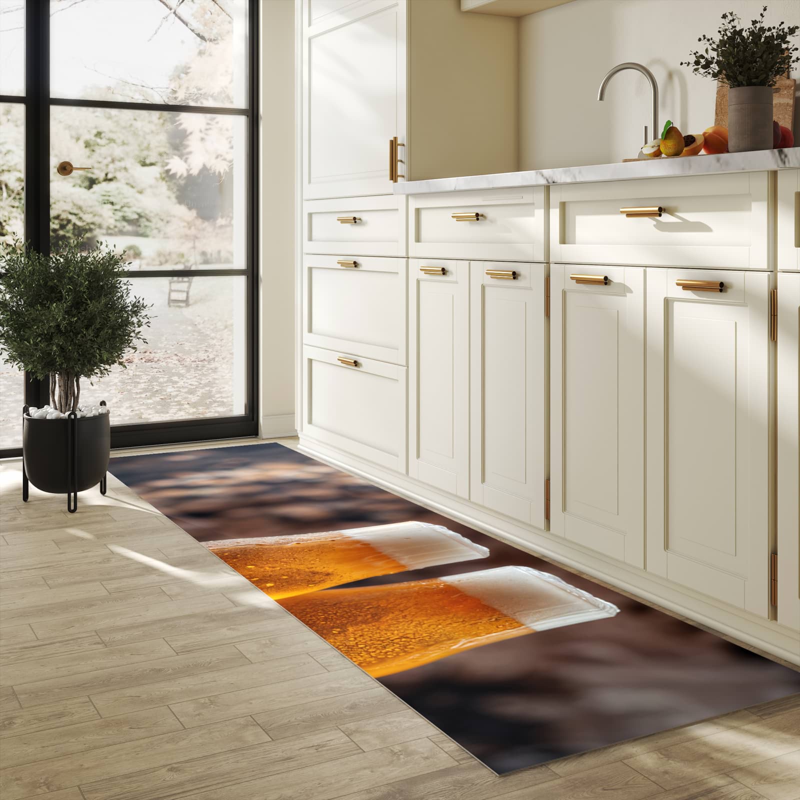 Küchenteppich mit Motiv Bier auf Holz in heller Küche für sicheres Aufbewahren