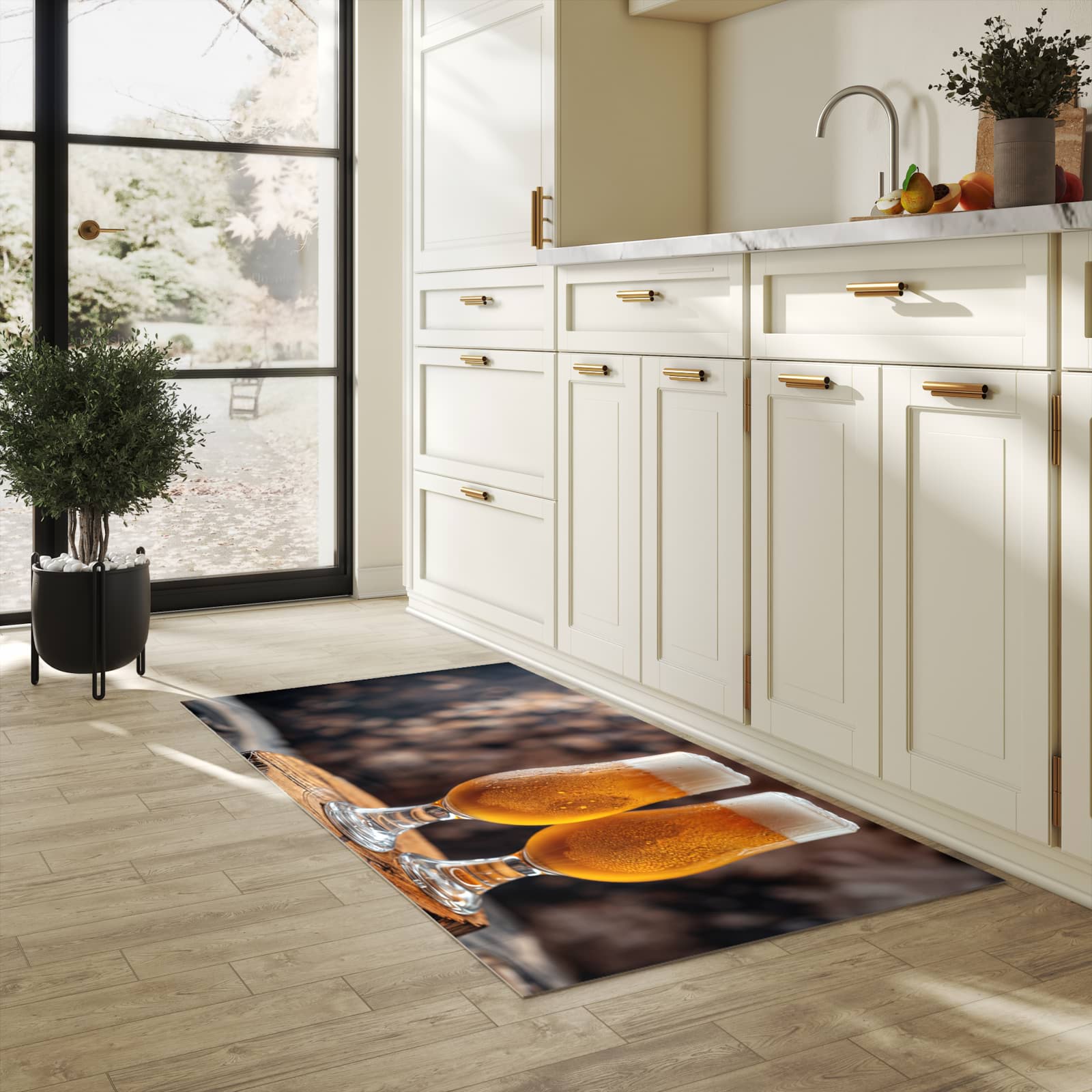 Zeitsparender Küchenteppich mit Motiv Bier auf Holz in heller Küche