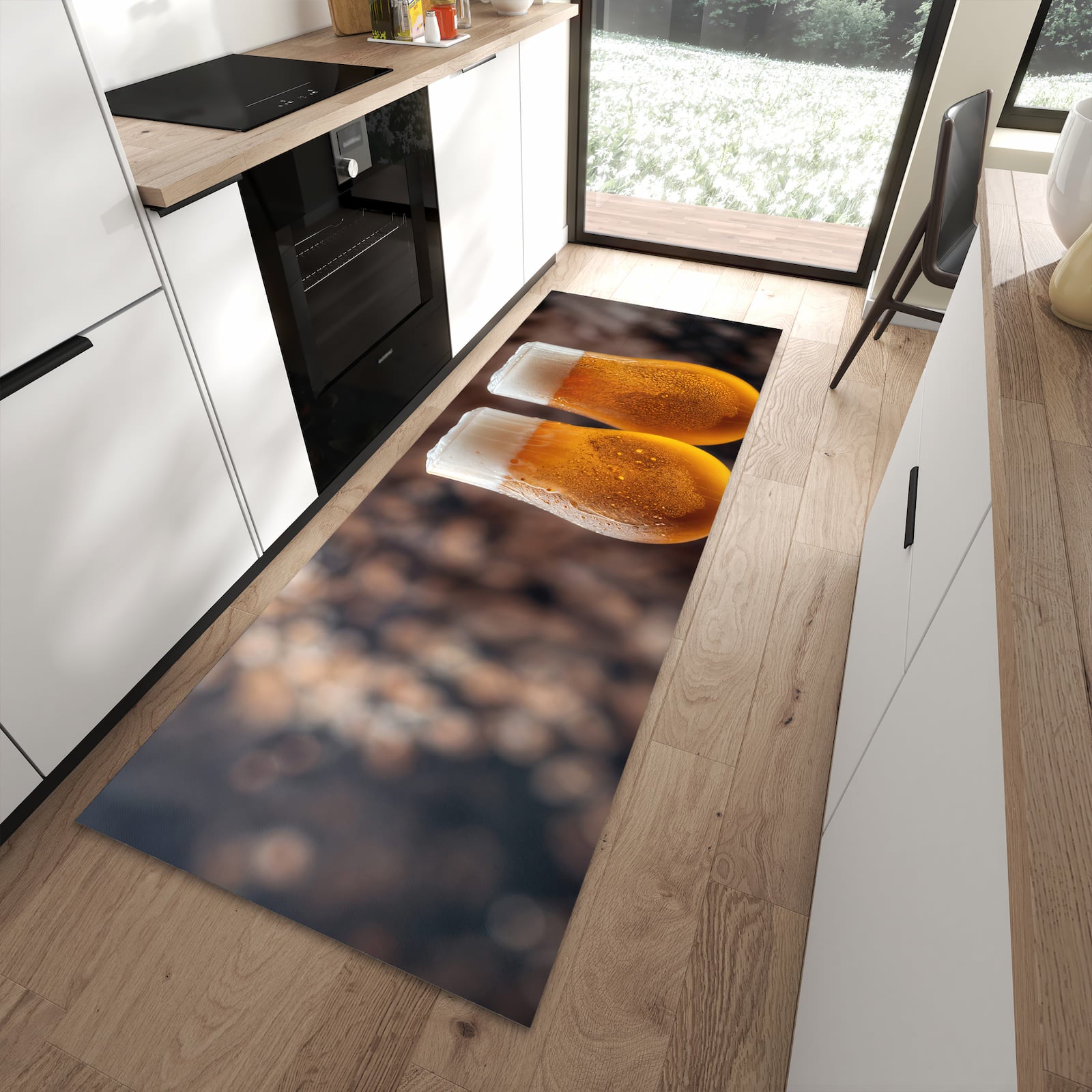 Waschbarer Teppich fürs Esszimmer mit Motiv Bier auf Holz in moderner Küche