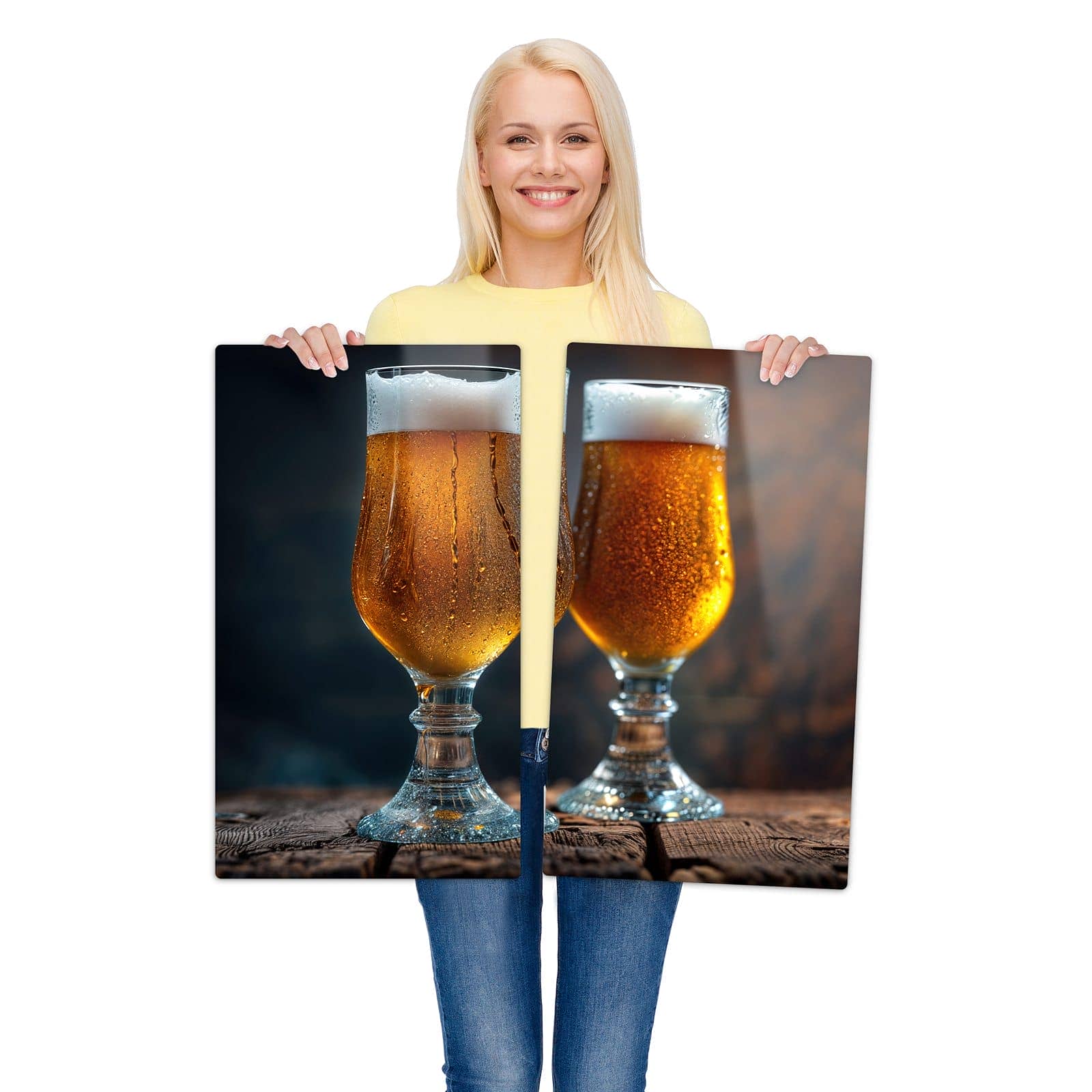 2-teilige Abdeckplatten für Ceranfeld mit Zwei Biergläser Holz-Motiv wird zur Größendarstellung gehalten