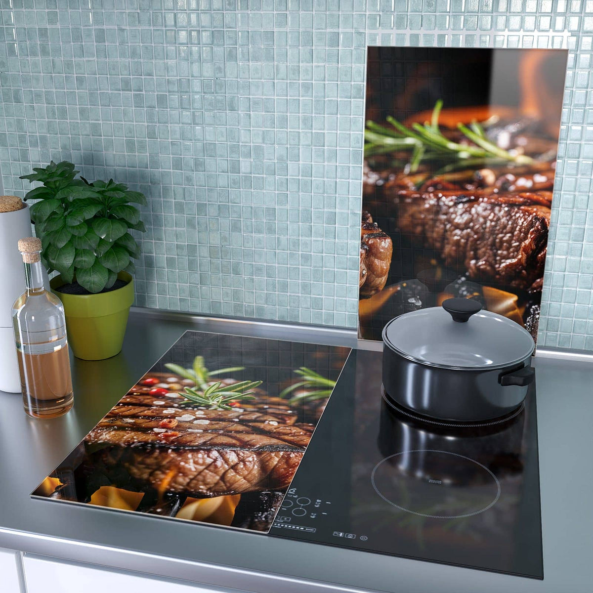 2-teilige Abdeckplatten mit Gegrillte Steaks-Motiv als Spritzschutz hinter dem Kochfeld